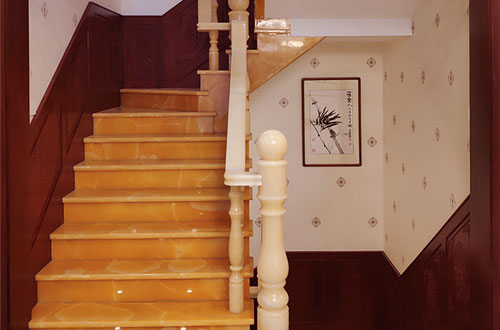 莆田中式别墅室内汉白玉石楼梯的定制安装装饰效果